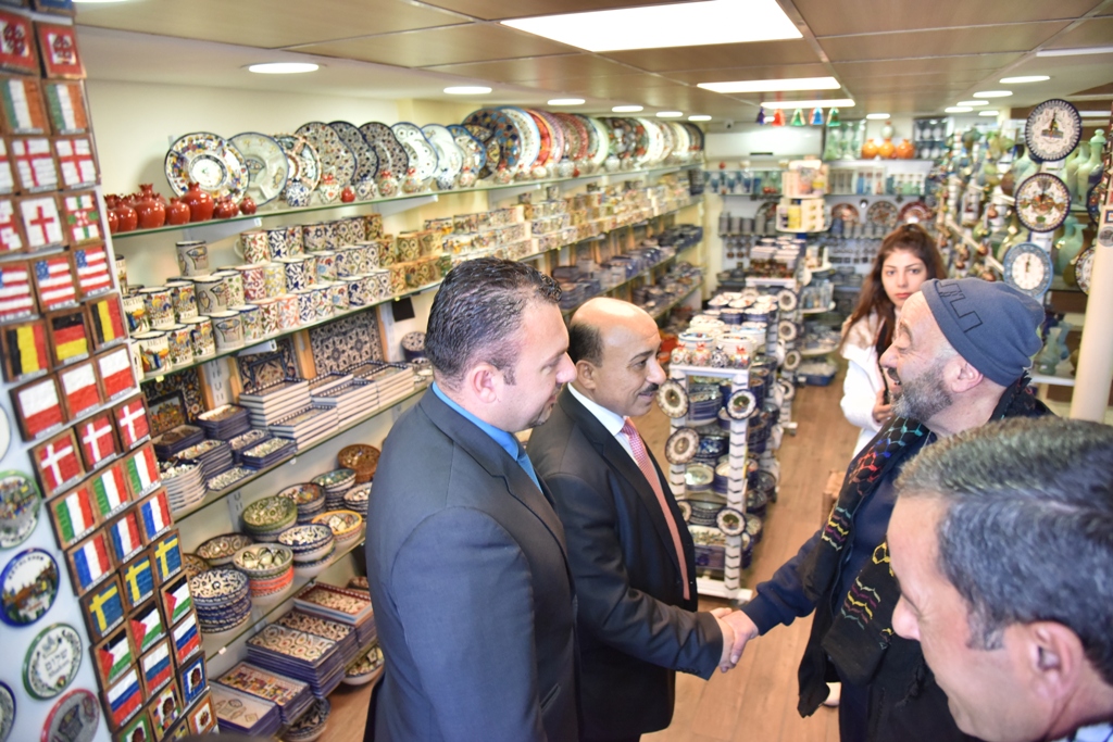 نائب رئيس بلدية بيت لحم يستقبل وزير الأشغال العامة والاسكان في دار البلدية