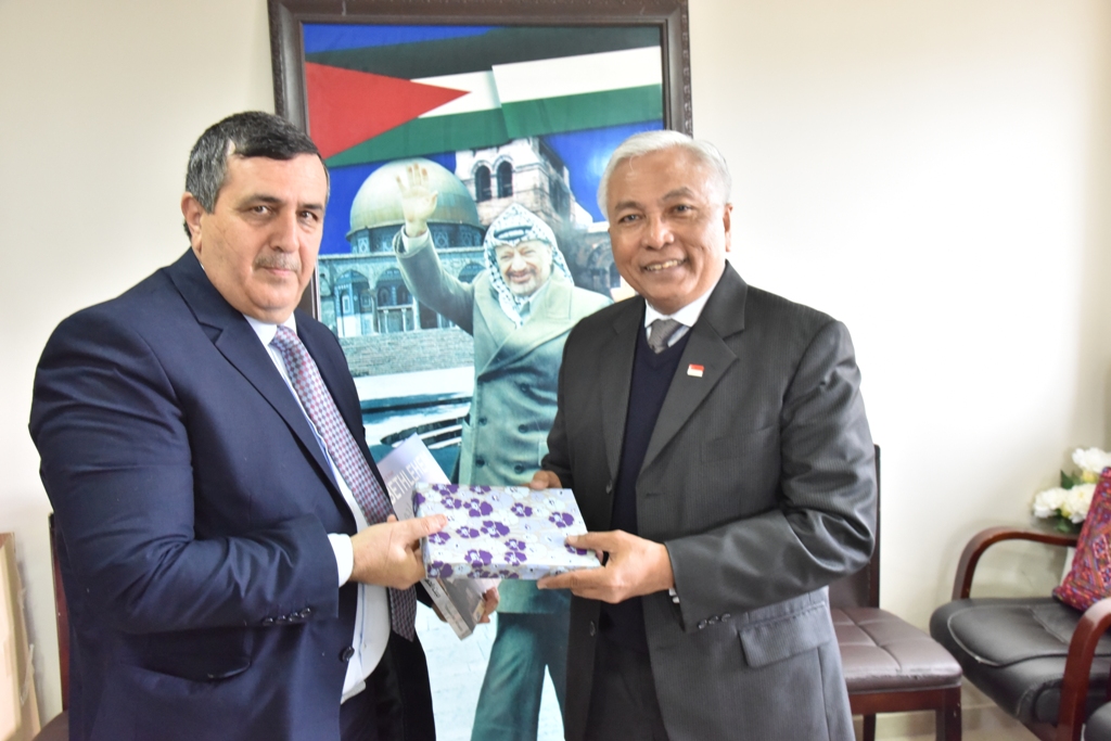 رئيس بلدية بيت لحم يستقبل ممثل جمهورية سنغافورة غير المقيم لدى دولة فلسطين