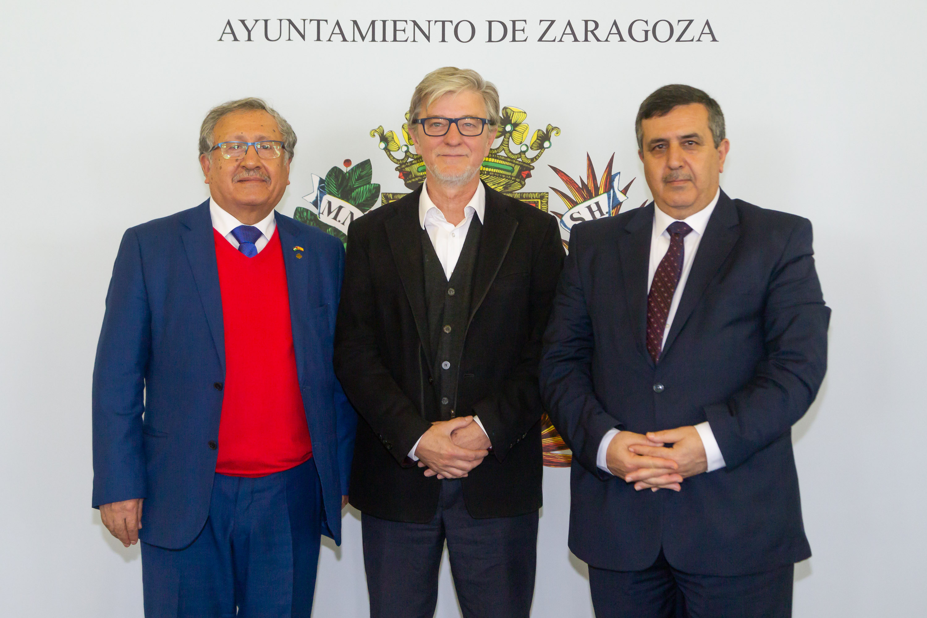 رئيس بلدية بيت لحم يوقع إتفاقية توأمة مع مدينة زاراغوزا الإسبانية