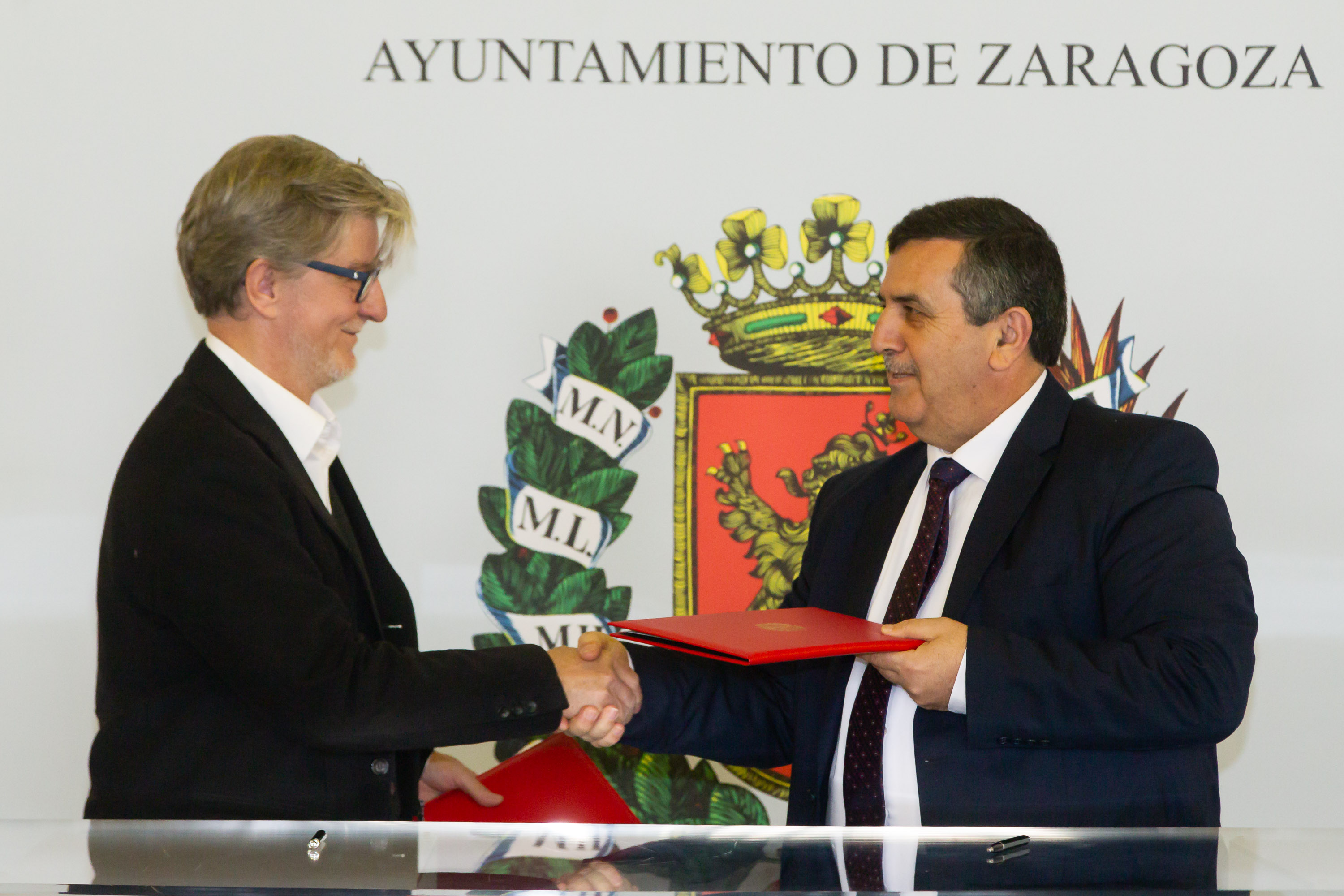 رئيس بلدية بيت لحم يوقع إتفاقية توأمة مع مدينة زاراغوزا الإسبانية