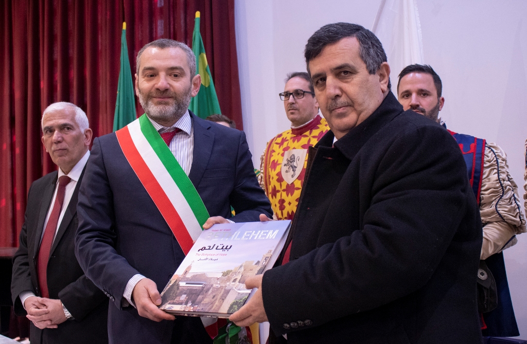 بلديتا بيت لحم وكوري الإيطالية توقعان على وثيقة إعلان النوايا للتوقيع على اتفاقية توأمة قريباً بين المدينتين