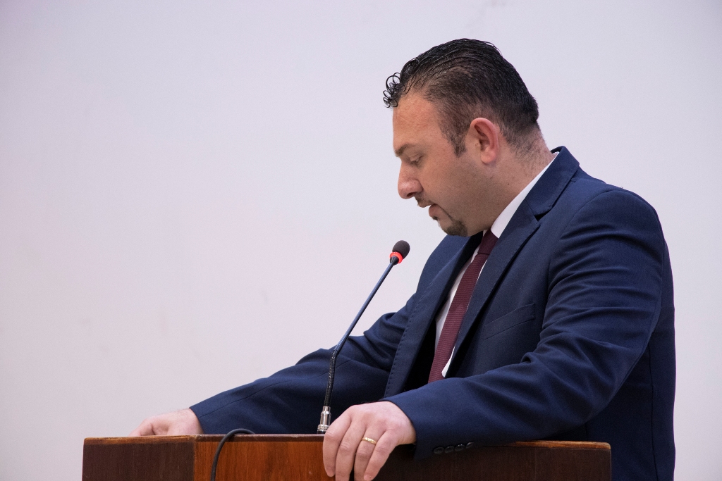 حنانيا يشارك في حفل اختتام دورة الفسيفساء الأولى تحت شعار " صم يصنعون الجمال " في مركز السلام بيت لحم