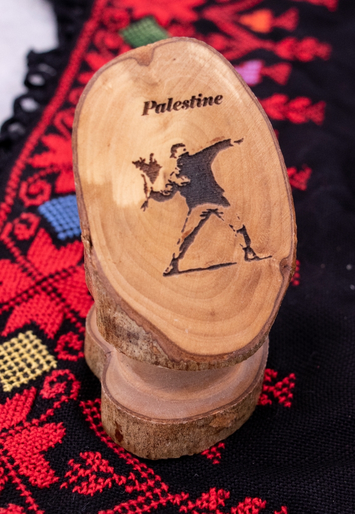 حنانيا يشارك في حفل اختتام دورة الفسيفساء الأولى تحت شعار " صم يصنعون الجمال " في مركز السلام بيت لحم