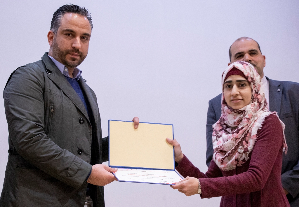 حنانيا يشارك في حفل اختتام دورة الفسيفساء الأولى تحت شعار " صم يصنعون الجمال " في مركز السلام بيت لحم