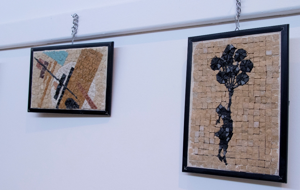 حنانيا يشارك في حفل اختتام دورة الفسيفساء الأولى تحت شعار " صم يصنعون الجمال " في مركز السلام بيت لحم