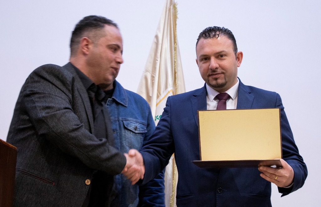 حنانيا يشارك في حفل اختتام دورة الفسيفساء الأولى تحت شعار " صم يصنعون الجمال " في مركز السلام بيت لحم