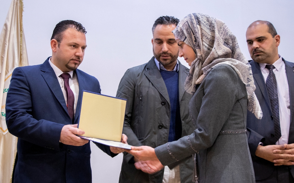 حنانيا يشارك في حفل اختتام دورة الفسيفساء الأولى تحت شعار " صم يصنعون الجمال " في مركز السلام بيت لحم