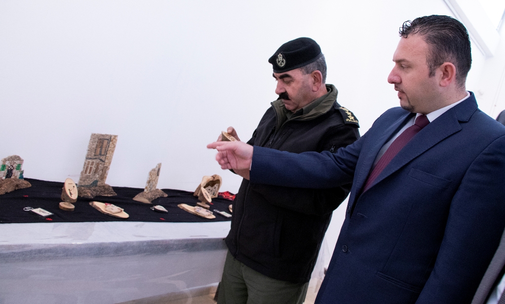 حنانيا يشارك في حفل اختتام دورة الفسيفساء الأولى تحت شعار " صم يصنعون الجمال " في مركز السلام بيت لحم