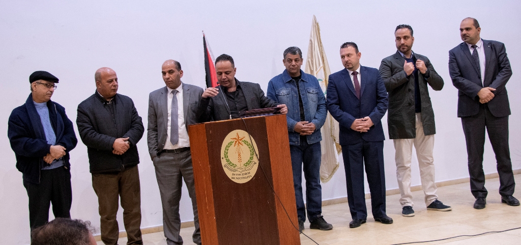 حنانيا يشارك في حفل اختتام دورة الفسيفساء الأولى تحت شعار " صم يصنعون الجمال " في مركز السلام بيت لحم