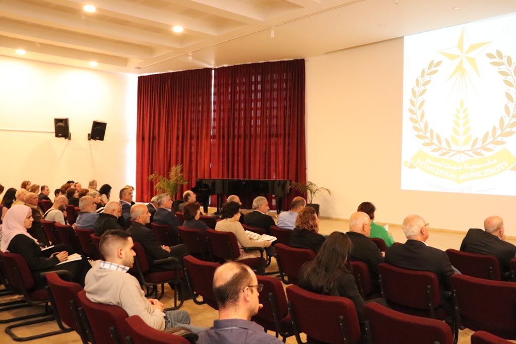  المؤرخ خليل شوكة يطلق كتاب (بيـــــت لحم و سجل 366) و كتاب (القصور والمباني التقليدية الفخمة في بيت لحم) في مركز السلام بيت لحم 