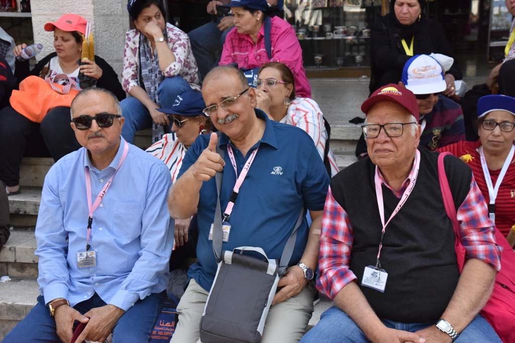 رئيس بلدية بيت لحم يشارك في استقبال النور المقدس القادم من القدس