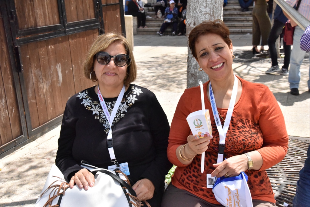 رئيس بلدية بيت لحم يشارك في استقبال النور المقدس القادم من القدس