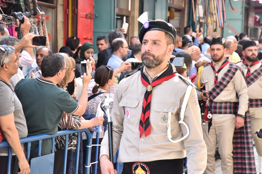 رئيس بلدية بيت لحم يشارك في استقبال النور المقدس القادم من القدس