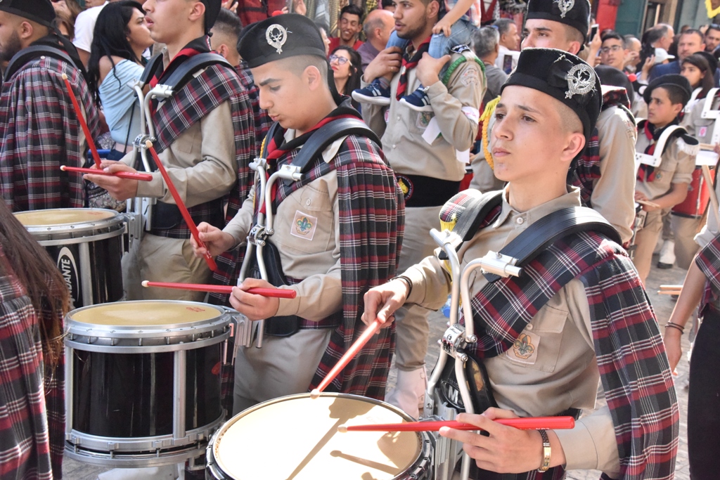 رئيس بلدية بيت لحم يشارك في استقبال النور المقدس القادم من القدس