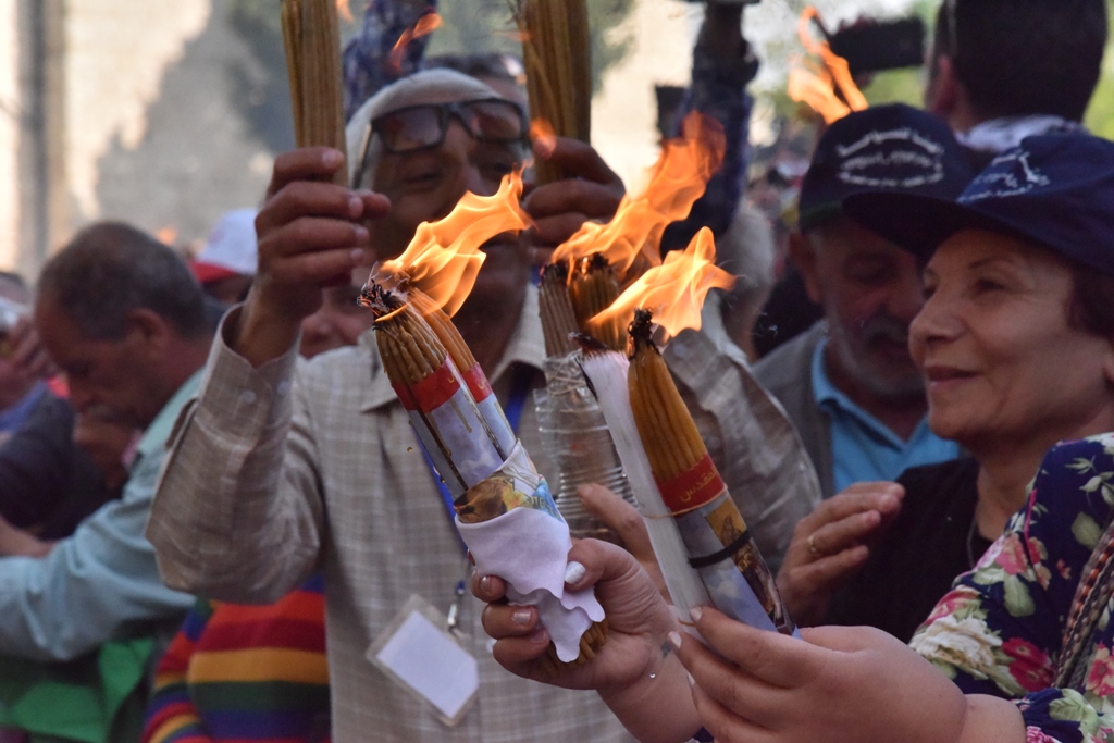 رئيس بلدية بيت لحم يشارك في استقبال النور المقدس القادم من القدس