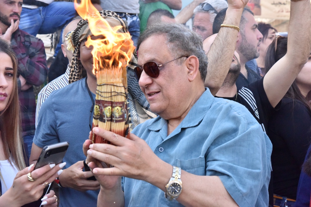 رئيس بلدية بيت لحم يشارك في استقبال النور المقدس القادم من القدس