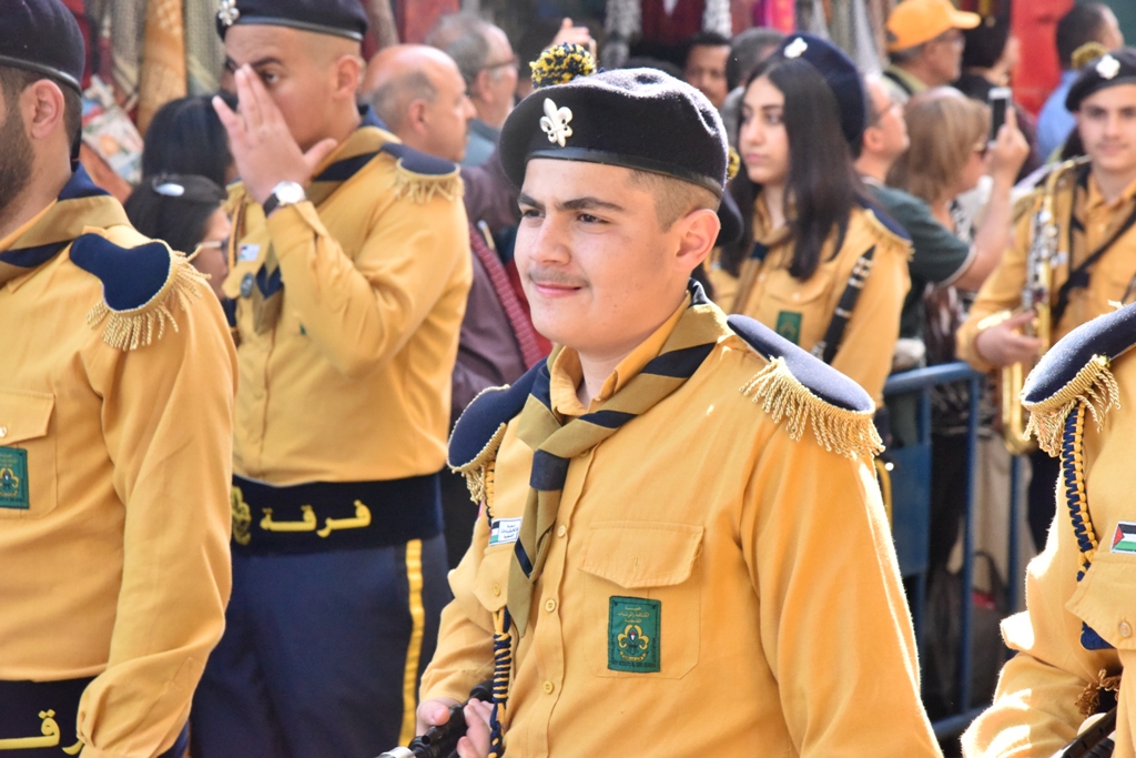 رئيس بلدية بيت لحم يشارك في استقبال النور المقدس القادم من القدس