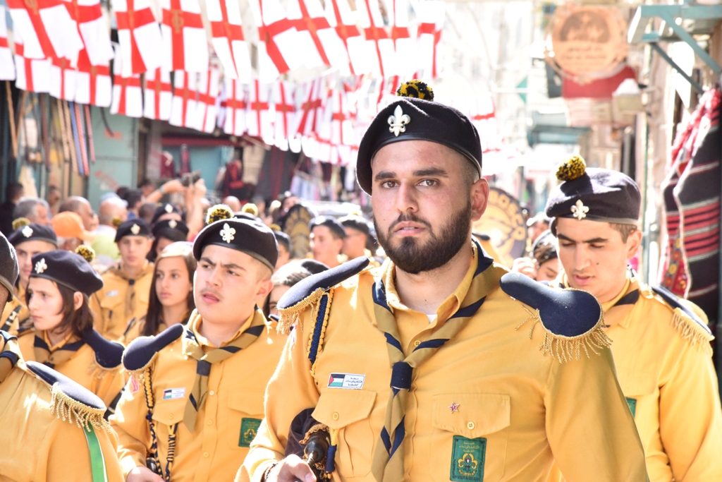 رئيس بلدية بيت لحم يشارك في استقبال النور المقدس القادم من القدس
