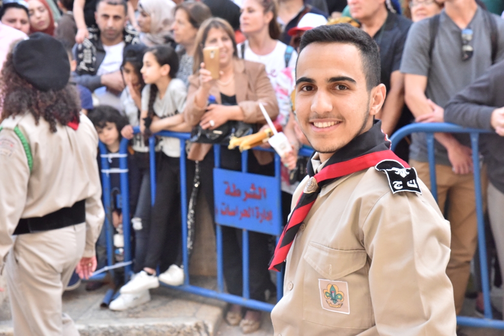 رئيس بلدية بيت لحم يشارك في استقبال النور المقدس القادم من القدس