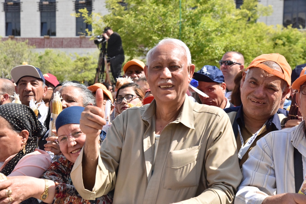 رئيس بلدية بيت لحم يشارك في استقبال النور المقدس القادم من القدس