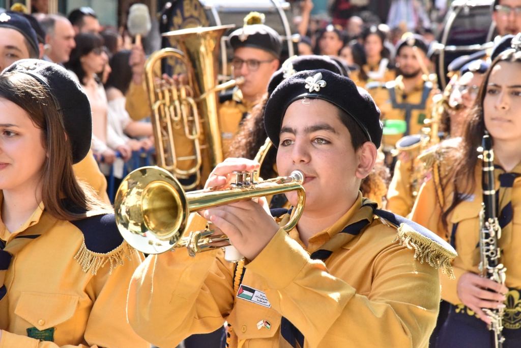 رئيس بلدية بيت لحم يشارك في استقبال النور المقدس القادم من القدس