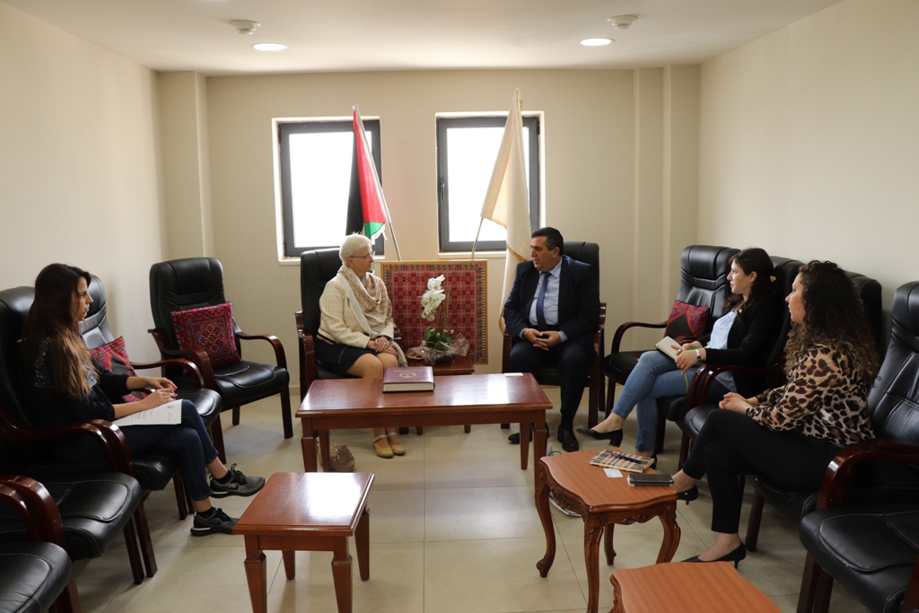 رئيس بلدية بيت لحم يستقبل القنصل البلجيكي العام في القدس وينقل لها تحديات المدينة ويبحثان سبل التعاون المشترك