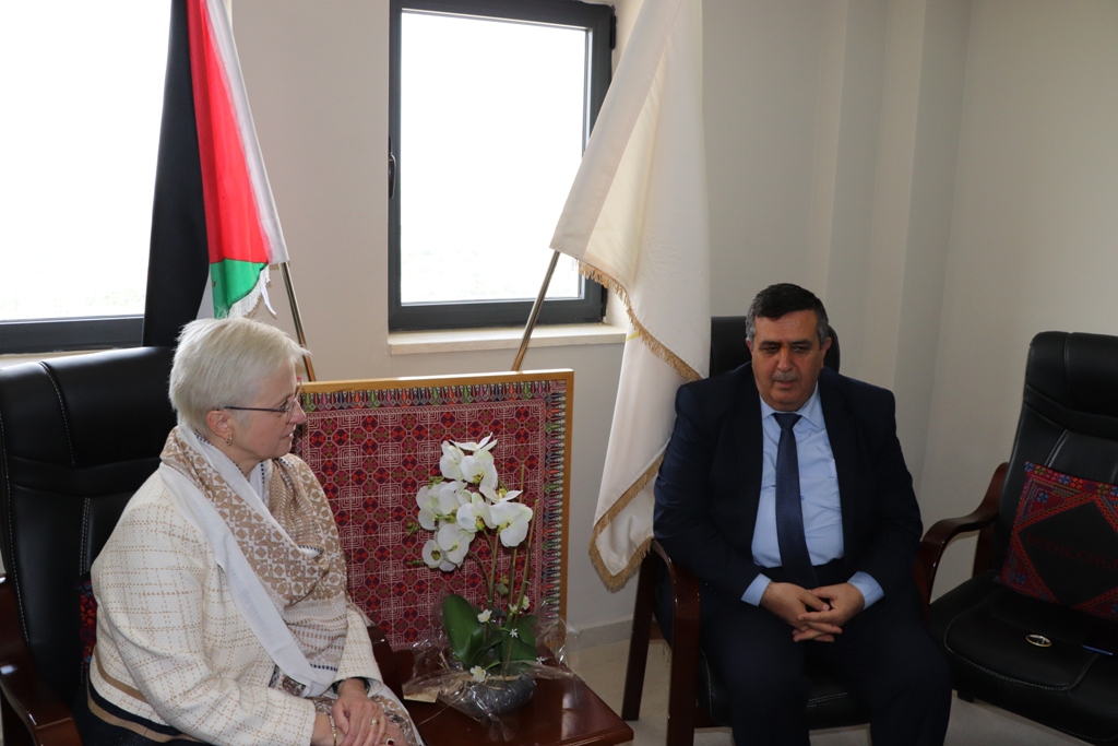 رئيس بلدية بيت لحم يستقبل القنصل البلجيكي العام في القدس وينقل لها تحديات المدينة ويبحثان سبل التعاون المشترك