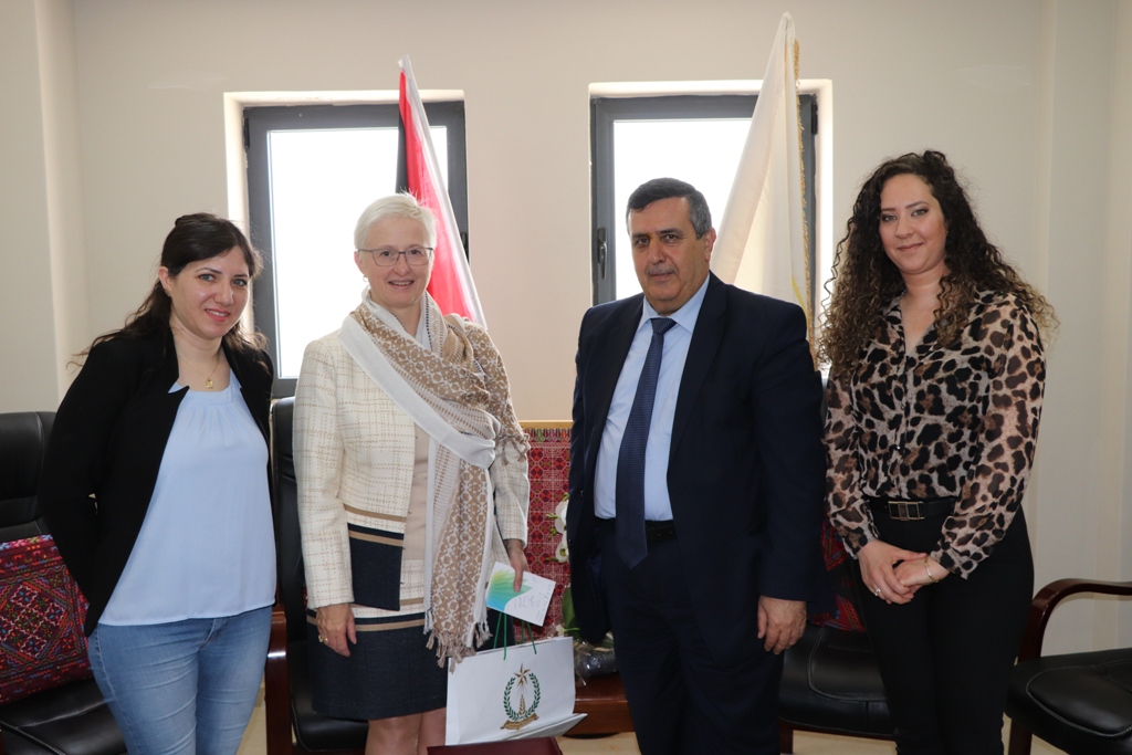 رئيس بلدية بيت لحم يستقبل القنصل البلجيكي العام في القدس وينقل لها تحديات المدينة ويبحثان سبل التعاون المشترك