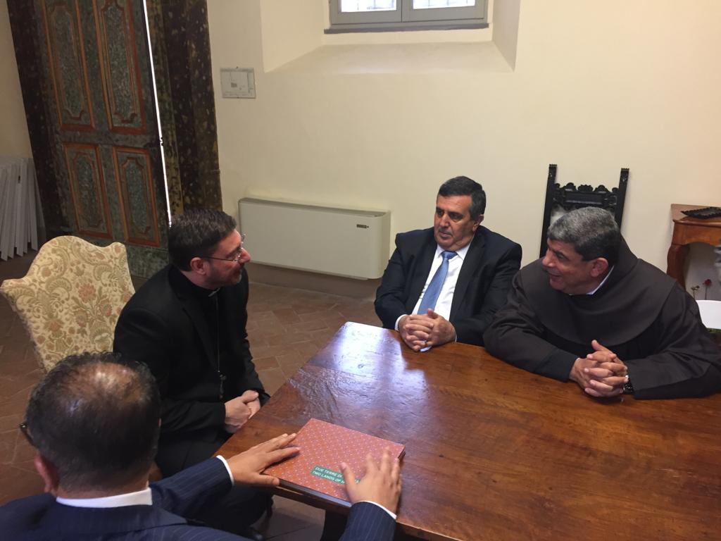 بلديتا بيت لحم وجوبيو الإيطالية توقعان على إتفاقية صداقة