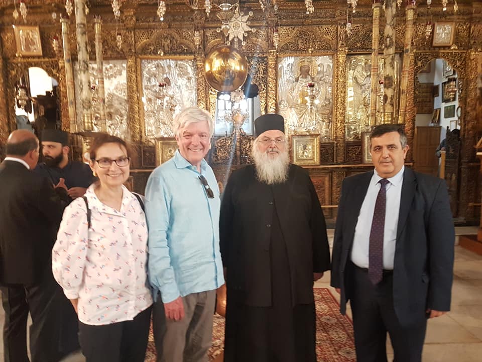 رئيس بلدية بيت لحم يستقبل مدير عام BBC ويرافقه في جولته في كنيسة المهد