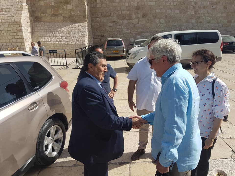 رئيس بلدية بيت لحم يستقبل مدير عام BBC ويرافقه في جولته في كنيسة المهد