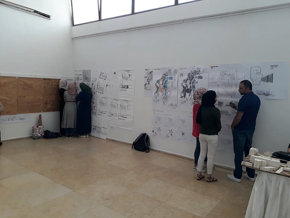 بتمويل من قبل الوكالة الفرنسية للتنمية من خلال بلدية باريس  بلدية بيت لحم تنظم نشاطاً مع جامعة بيرزيت وطلبتها حول تصميم المساحات العامة ويشاركون البلدية تصورهم للمدينة