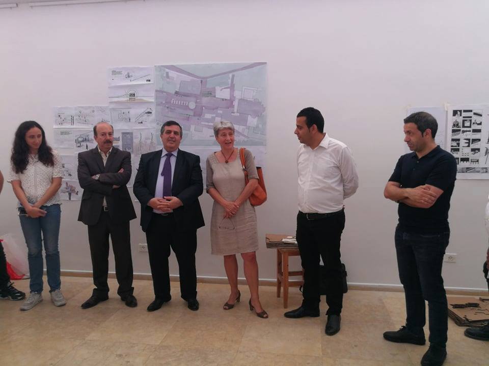 بتمويل من قبل الوكالة الفرنسية للتنمية من خلال بلدية باريس  بلدية بيت لحم تنظم نشاطاً مع جامعة بيرزيت وطلبتها حول تصميم المساحات العامة ويشاركون البلدية تصورهم للمدينة