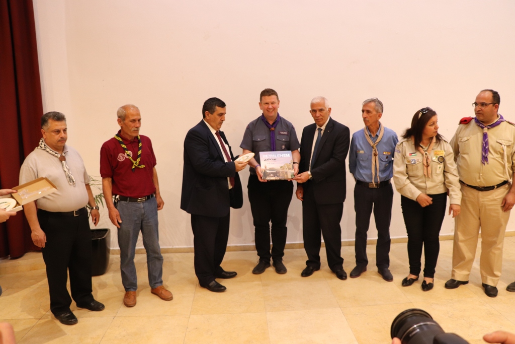 لقاء في مركز السلام/ بيت لحم على شرف وفد منظمة الكشافة العالمية الذي زار بيت لحم