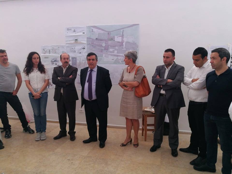 بتمويل من قبل الوكالة الفرنسية للتنمية من خلال بلدية باريس  بلدية بيت لحم تنظم نشاطاً مع جامعة بيرزيت وطلبتها حول تصميم المساحات العامة ويشاركون البلدية تصورهم للمدينة