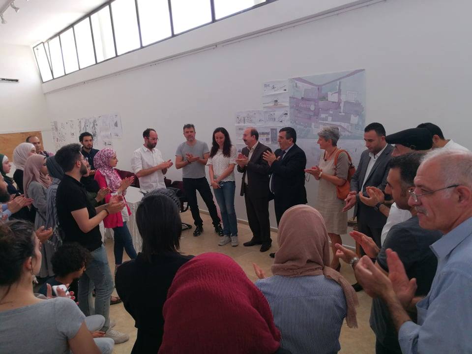 بتمويل من قبل الوكالة الفرنسية للتنمية من خلال بلدية باريس  بلدية بيت لحم تنظم نشاطاً مع جامعة بيرزيت وطلبتها حول تصميم المساحات العامة ويشاركون البلدية تصورهم للمدينة
