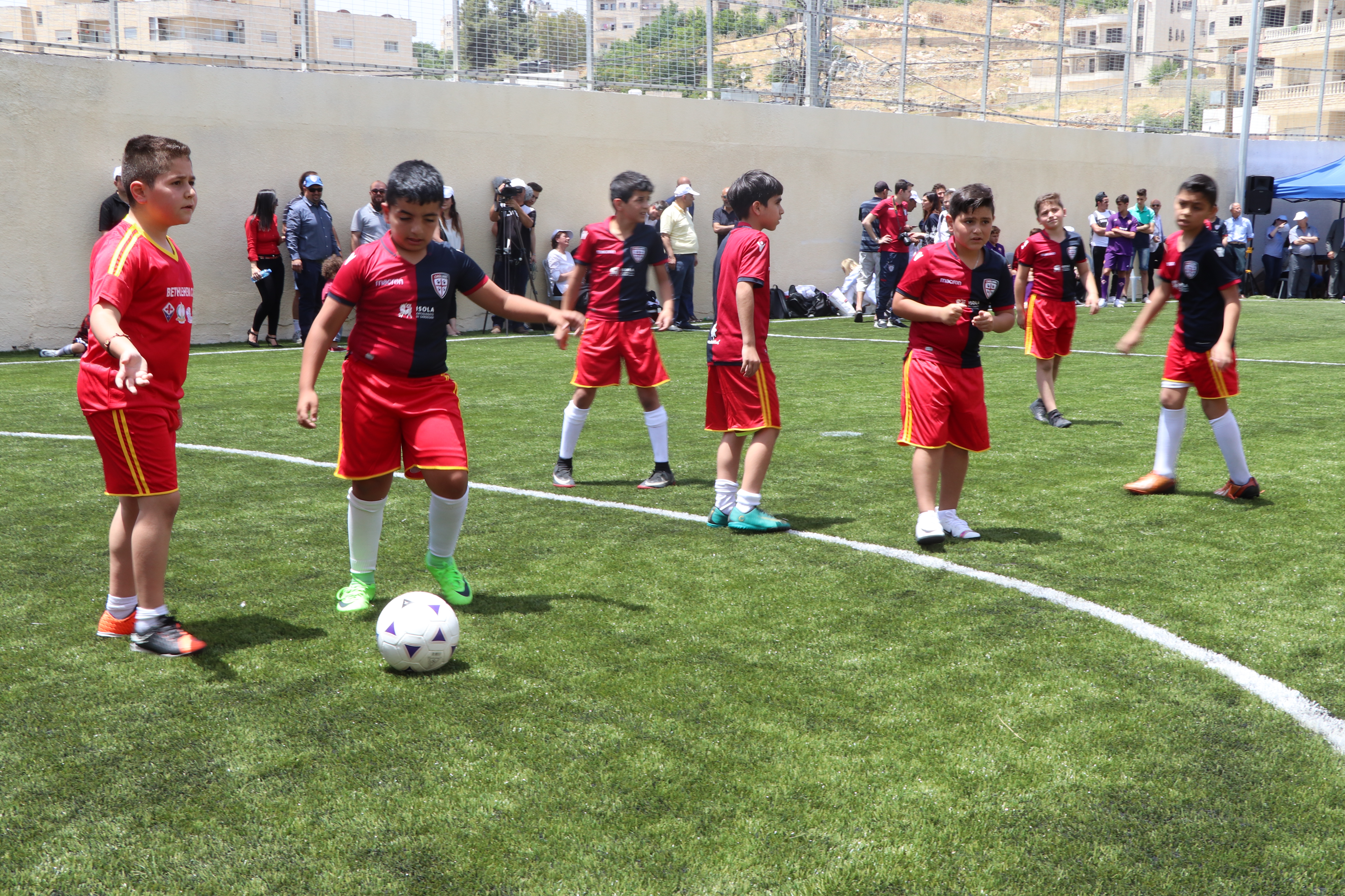 بلدية بيت لحم تحتفل بافتتاح ملعب كرة القدم المصغر "دافيدي أستوري" في بيت لحم