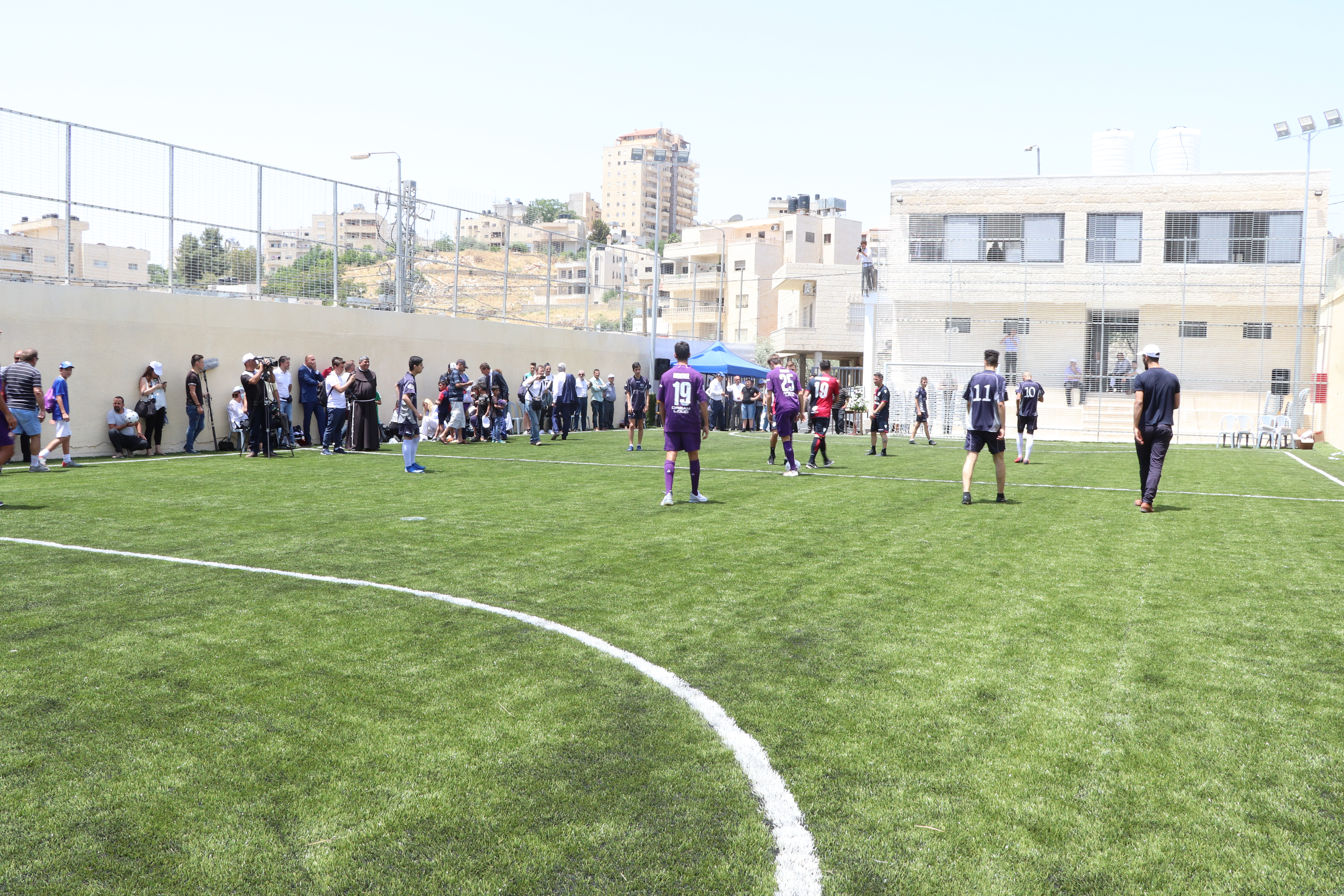 بلدية بيت لحم تحتفل بافتتاح ملعب كرة القدم المصغر "دافيدي أستوري" في بيت لحم