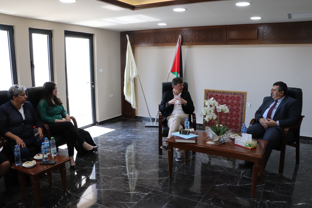 سلمان يستقبل وفداً فرنسياً وينقل لهم واقع بيت لحم وأهم التحديات