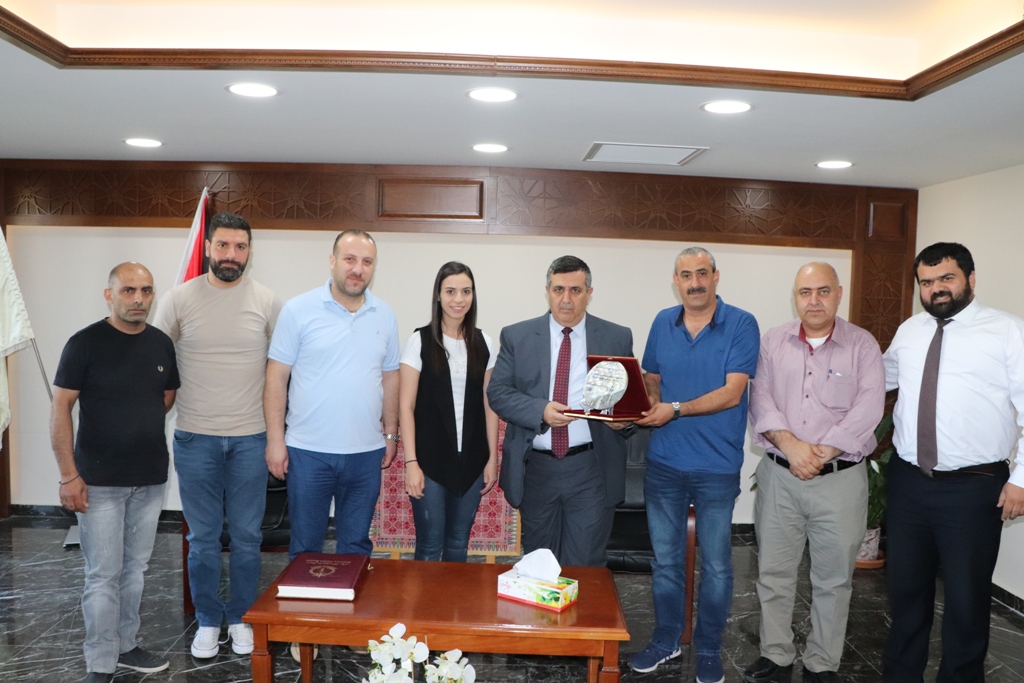 الفرق الكشفية في بيت لحم تكرم وتشكر سلمان لجهوده في انجاح مشاركة المجموعات الكشفية في احتفال الدم المقدس في بروج البلجيكية