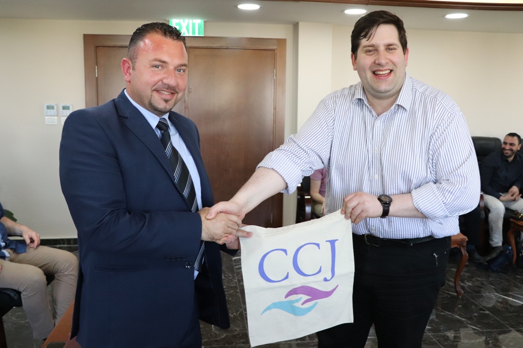 حنانيا يلتقي مع وفد بريطاني ديني رفيع المستوى في دار بلدية بيت لحم