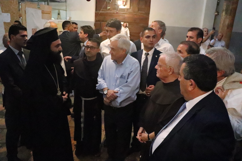 سلمان يشارك في استقبال رئيس جمهورية تشيلي على بلاط كنيسة المهد