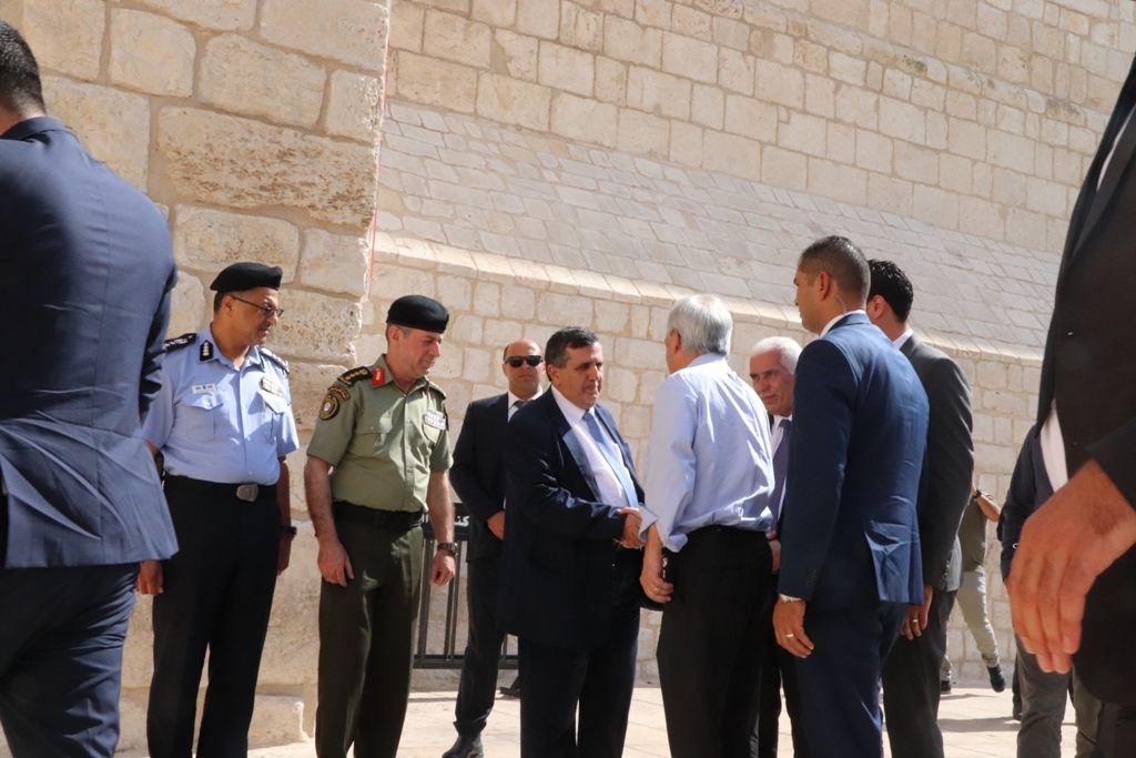 سلمان يشارك في استقبال رئيس جمهورية تشيلي على بلاط كنيسة المهد