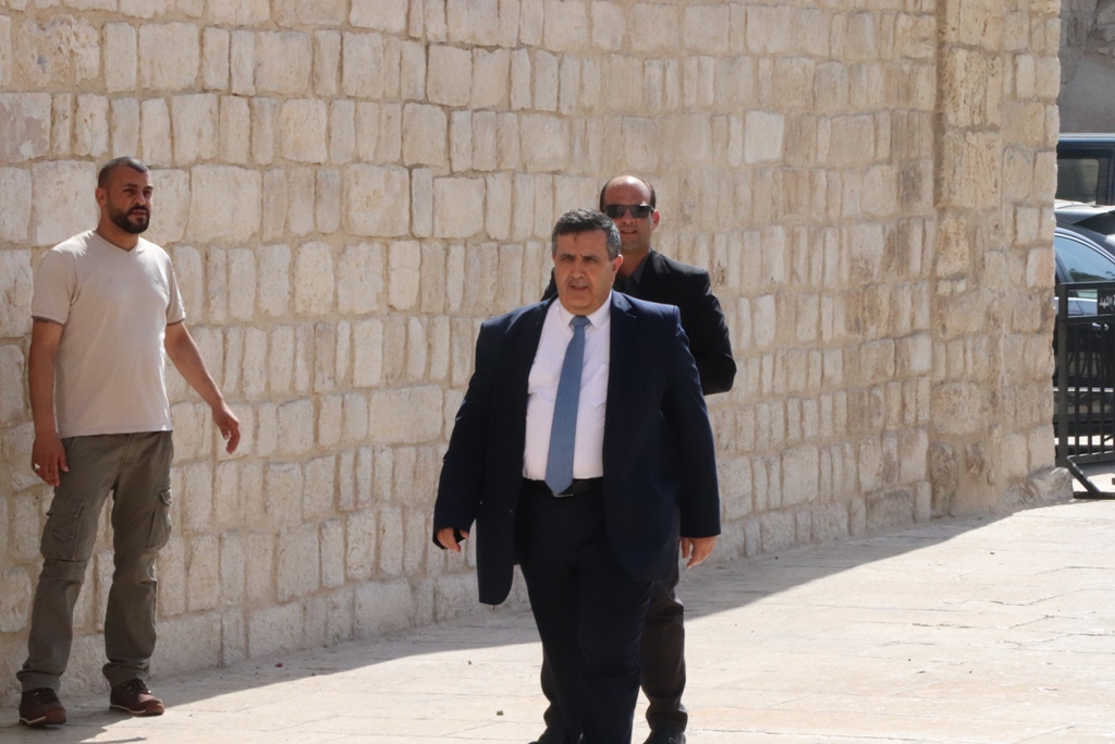 سلمان يشارك في استقبال رئيس جمهورية تشيلي على بلاط كنيسة المهد