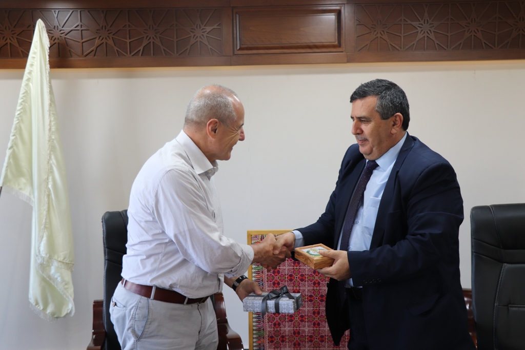 رئيس بلدية بيت لحم يستقبل وفداً برلمانياً سويسرياً