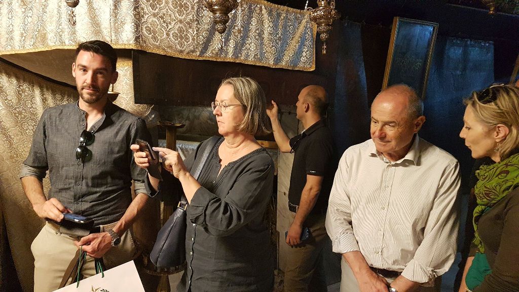 رئيس بلدية بيت لحم يستقبل وفداً برلمانياً سويسرياً