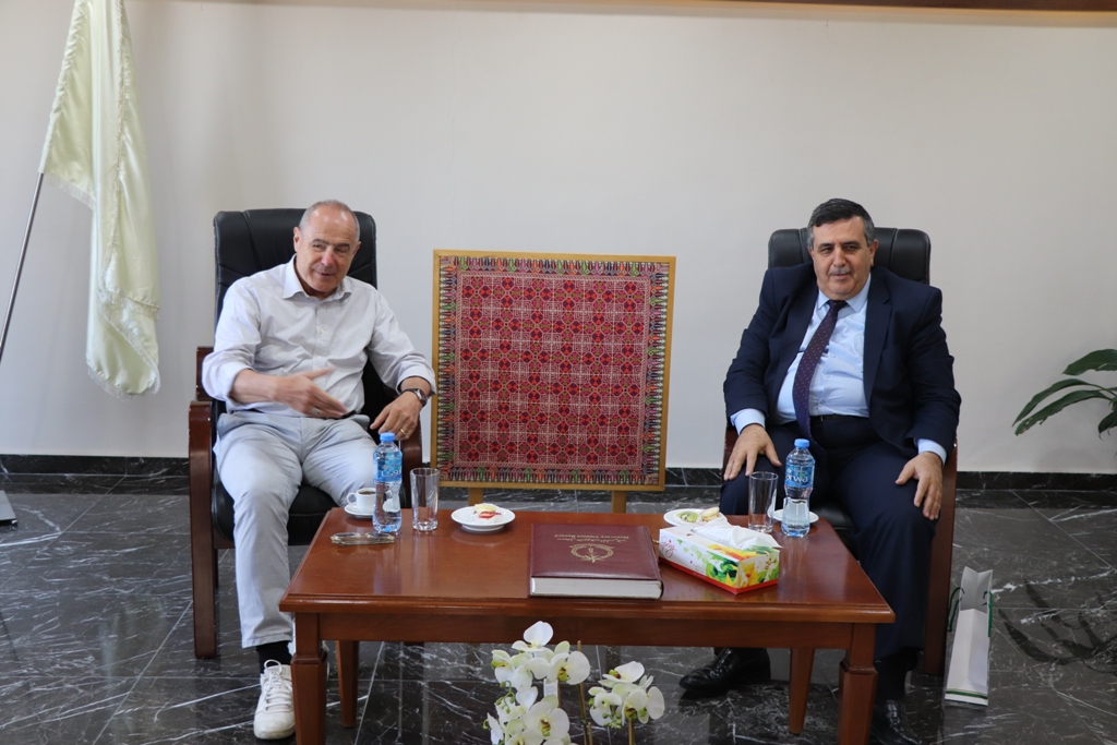 رئيس بلدية بيت لحم يستقبل وفداً برلمانياً سويسرياً