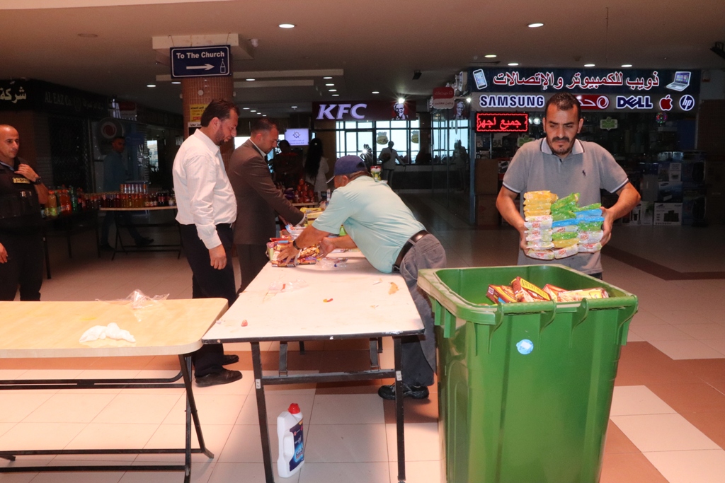 اتلاف مواد غذائية وتنظيف من قبل بلدية بيت لحم ‎