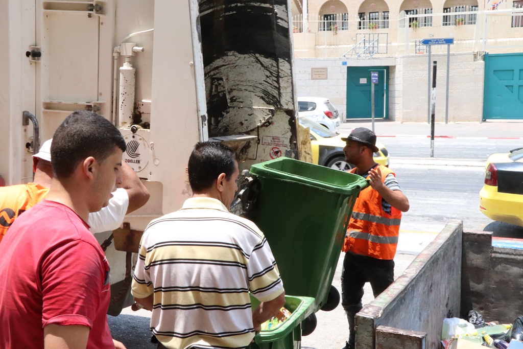 اتلاف مواد غذائية وتنظيف من قبل بلدية بيت لحم ‎