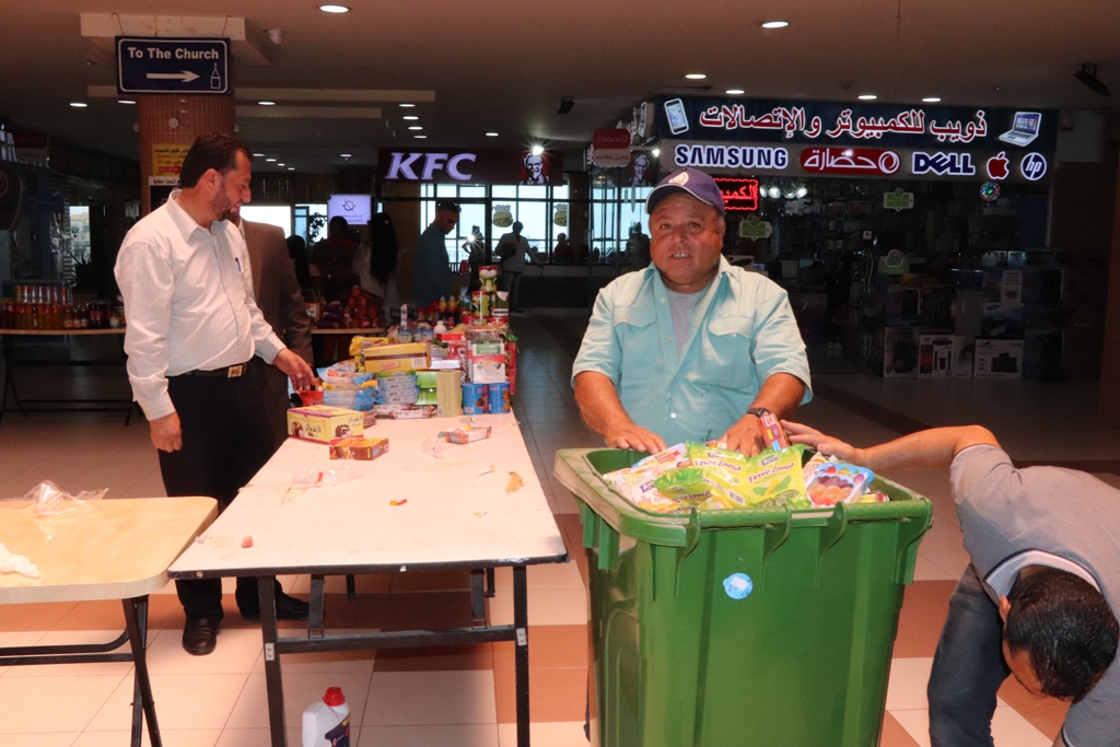 اتلاف مواد غذائية وتنظيف من قبل بلدية بيت لحم ‎